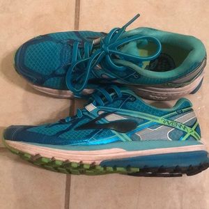 brooks running sneakera